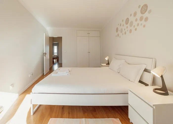 Bright Deluxe By Hosty