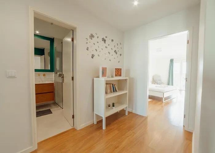 Bright Deluxe By Hosty