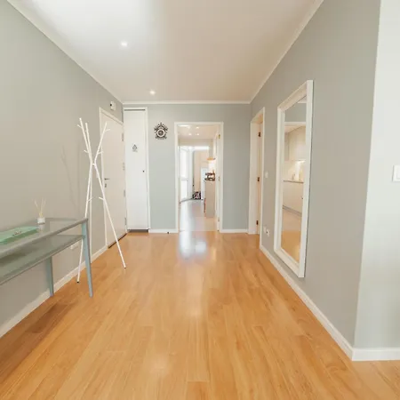 Bright Deluxe By Hosty Oporto