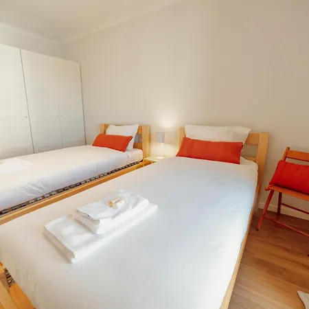 Bright Deluxe By Hosty