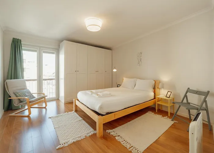 Bright Deluxe By Hosty