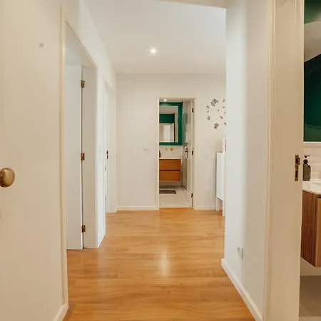 Bright Deluxe By Hosty