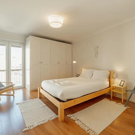 Bright Deluxe By Hosty